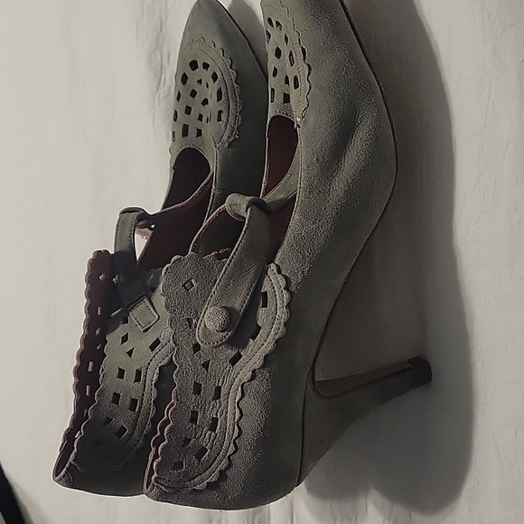 Anthropologie suede t-strap pumps size 10M - Picture 5 of 6